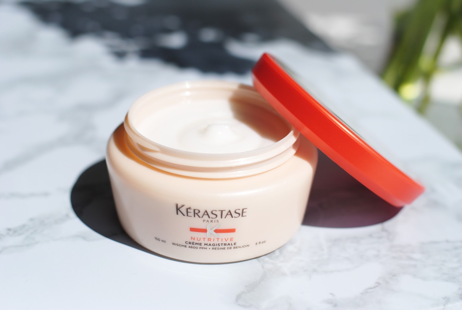 CRÈME MAGISTRALE This nutritive balm was designed to treat and texturize severely dried-out hair.