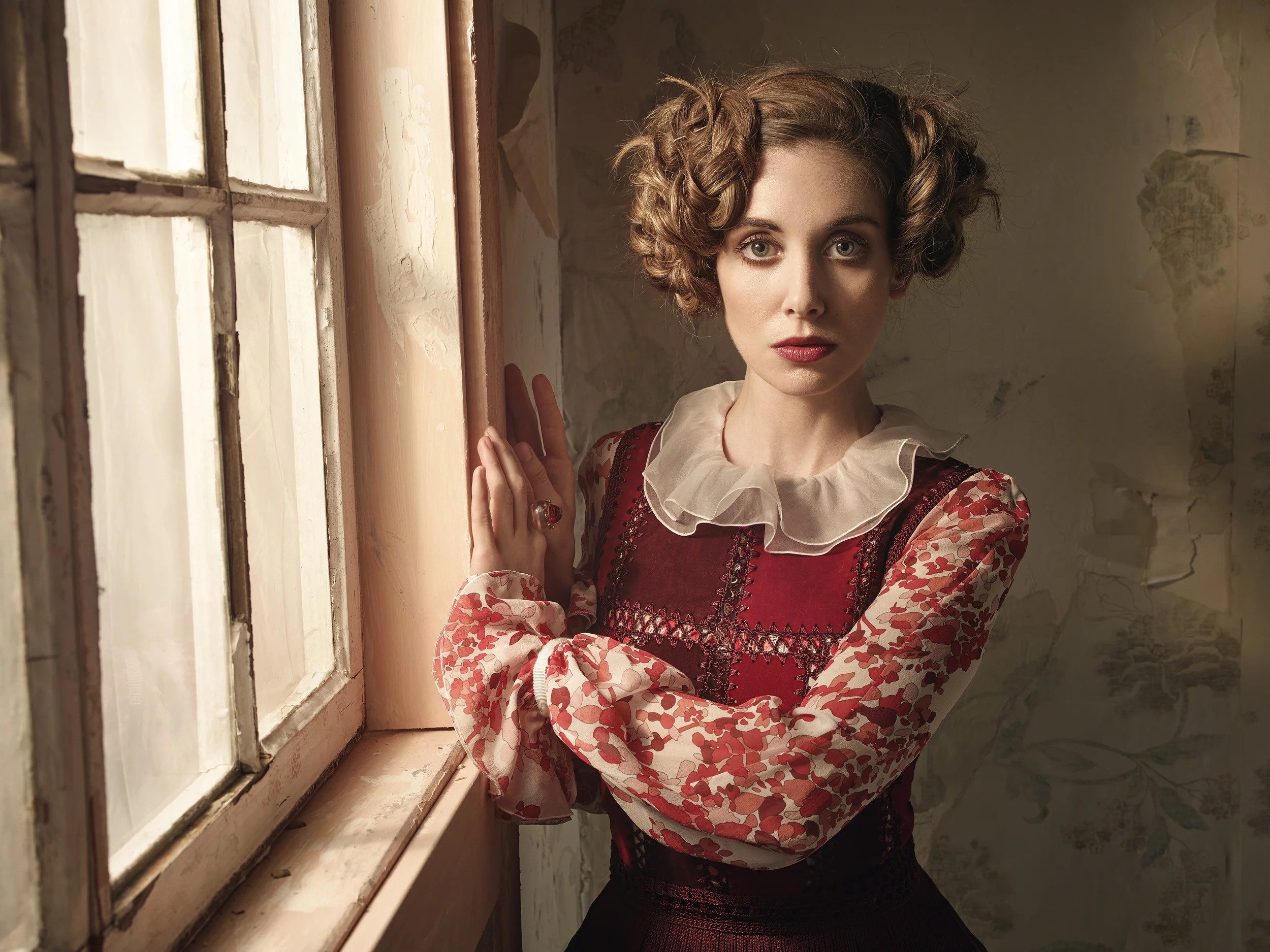 VVV MAGAZINE x ALISON BRIE // PHOTOGRAPHER: ROBERT ASCROFT