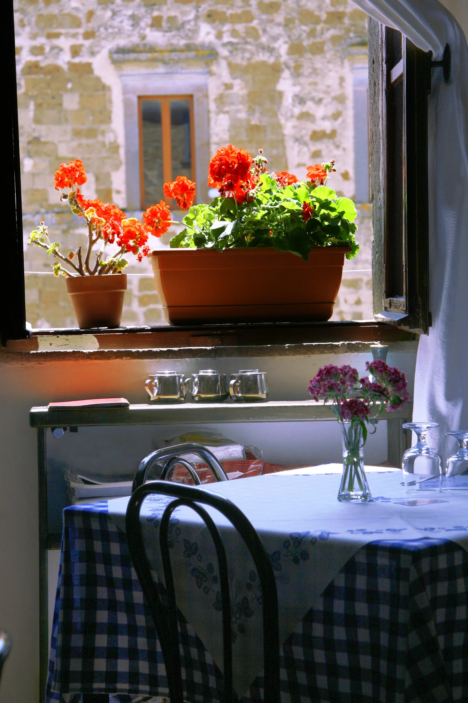 Geranium in Window Civita di Bagnoregio