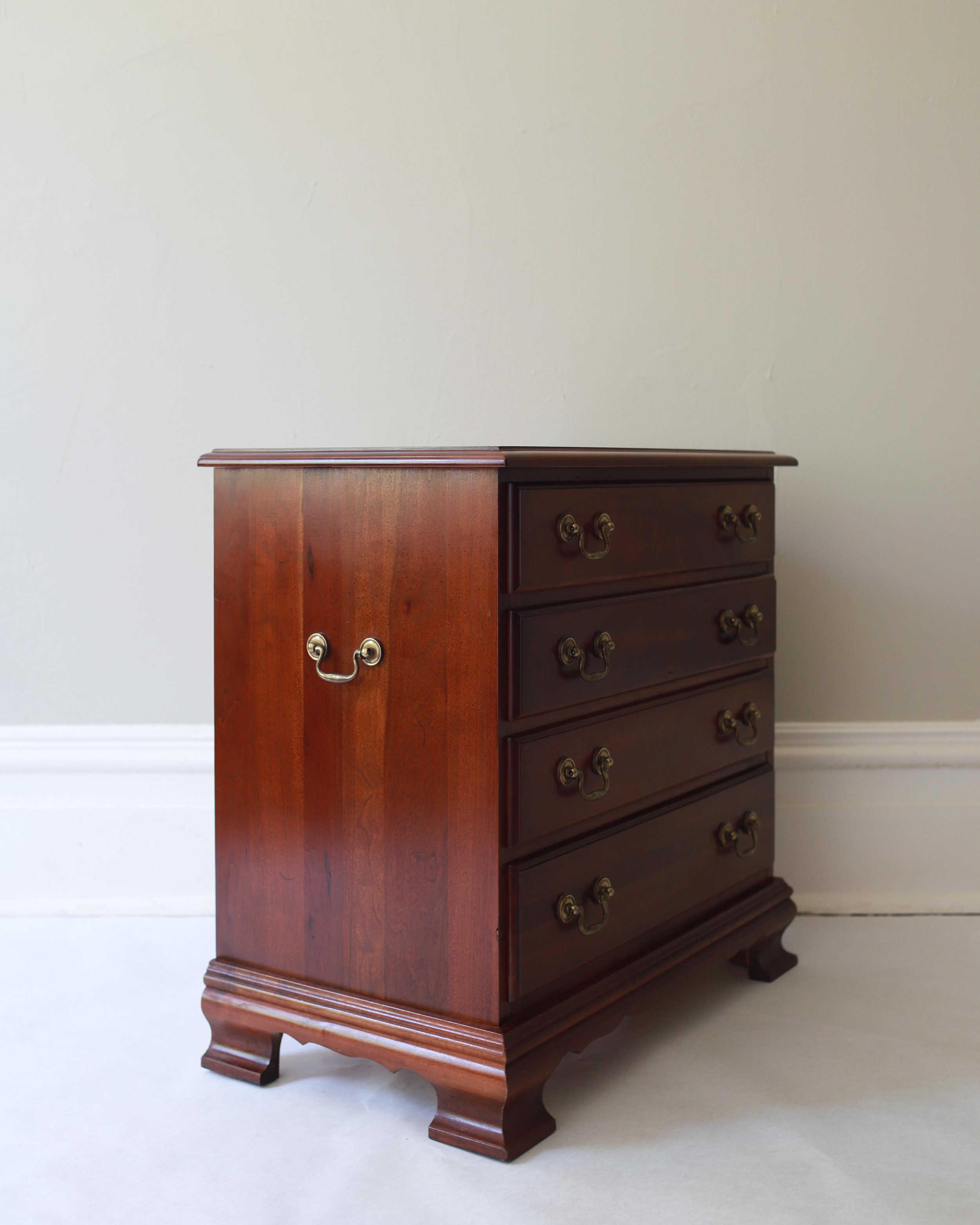 vintage-georgian-style-nightstands-a-pair-4640.jpeg