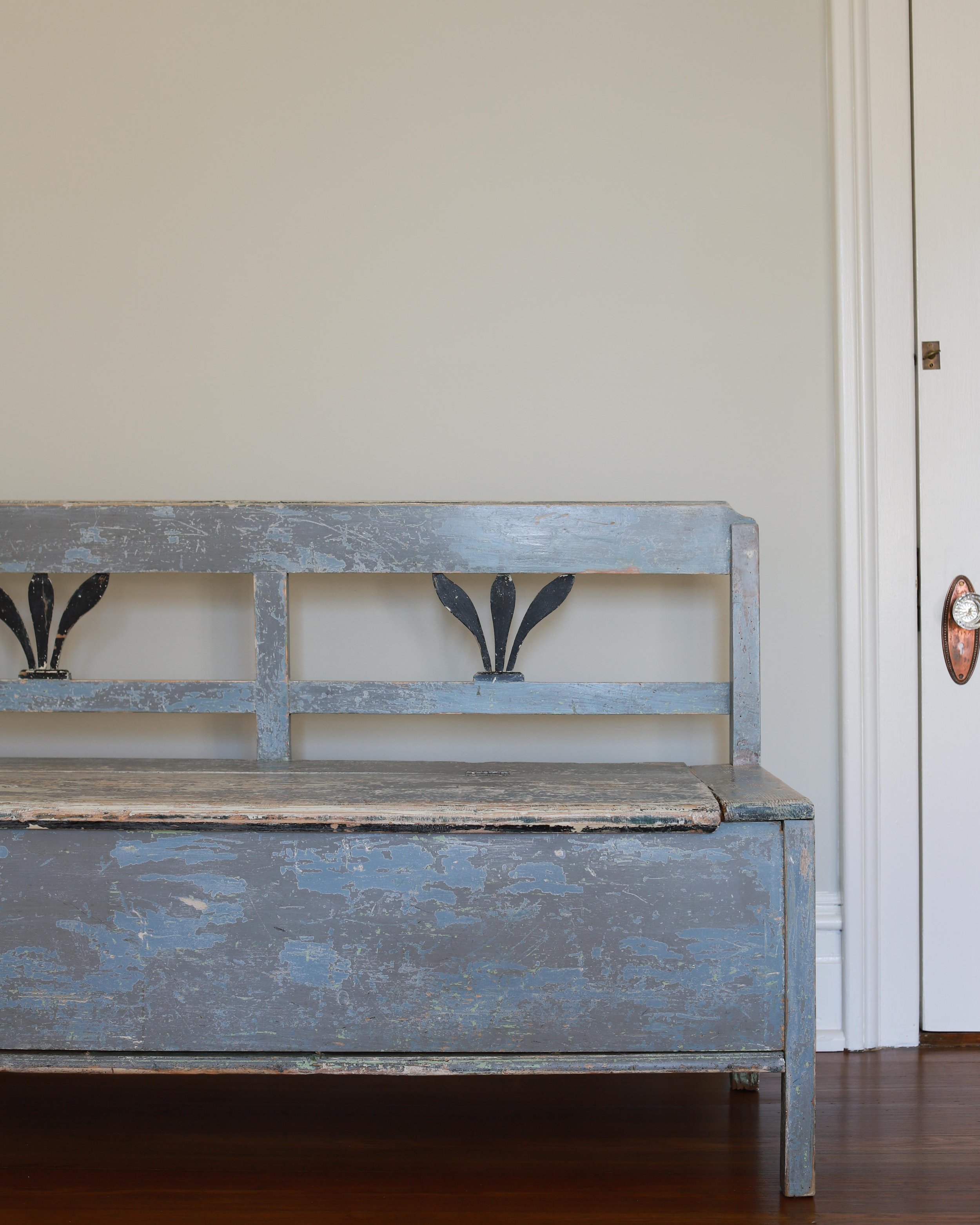 19th-century-swedish-painted-pine-storage-bench-settle-8712.jpeg
