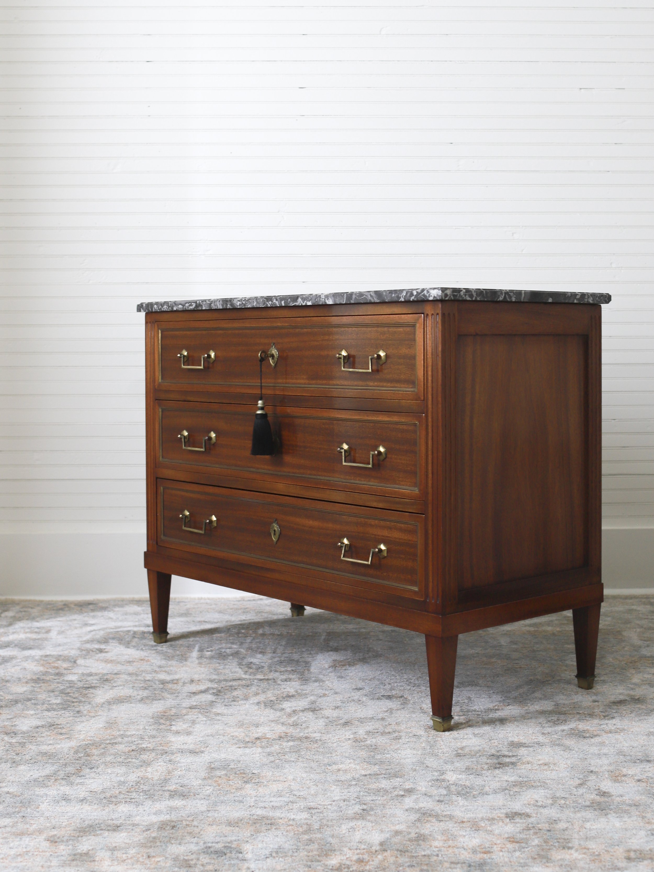 Louis XVI Commode 2nd edit-04.jpg