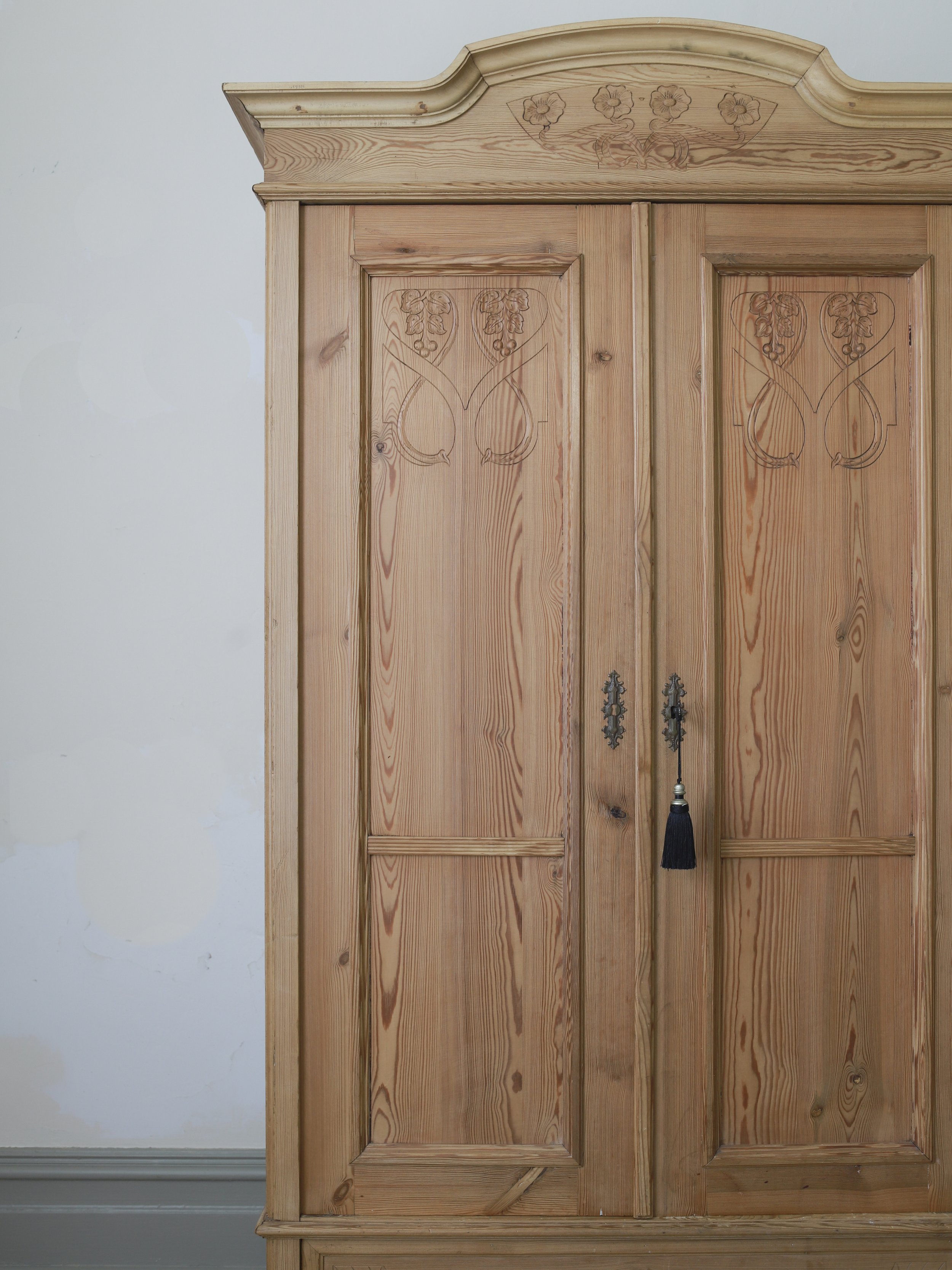 Pine Art Nouveau Wardrobe 2-03.jpg