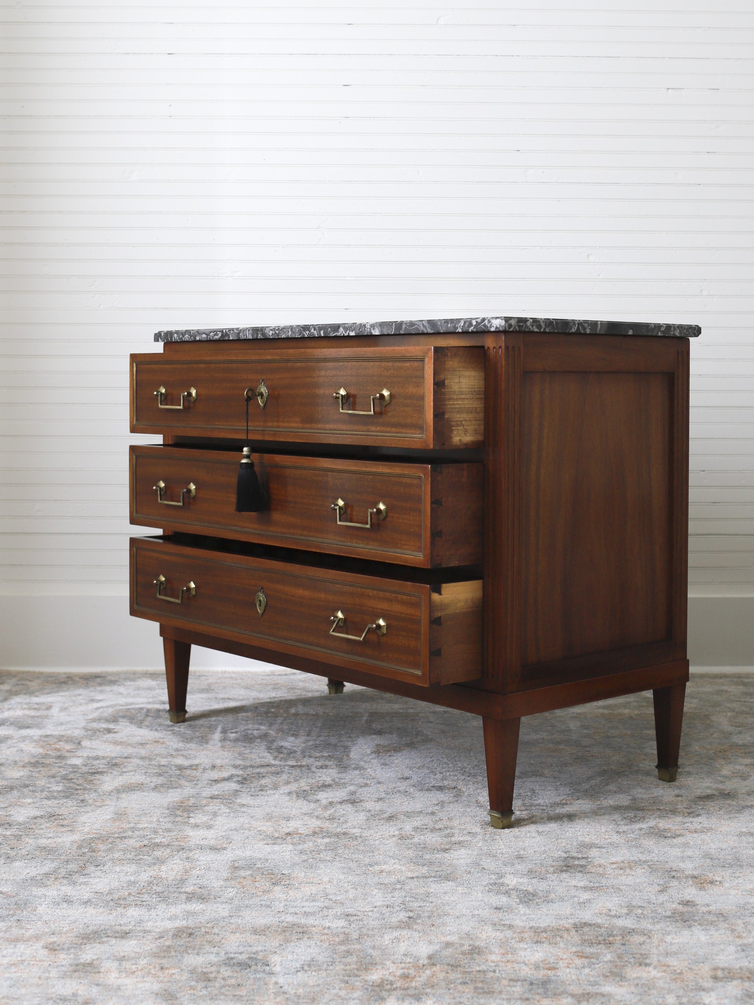 Louis XVI Commode 2nd edit-03.jpg