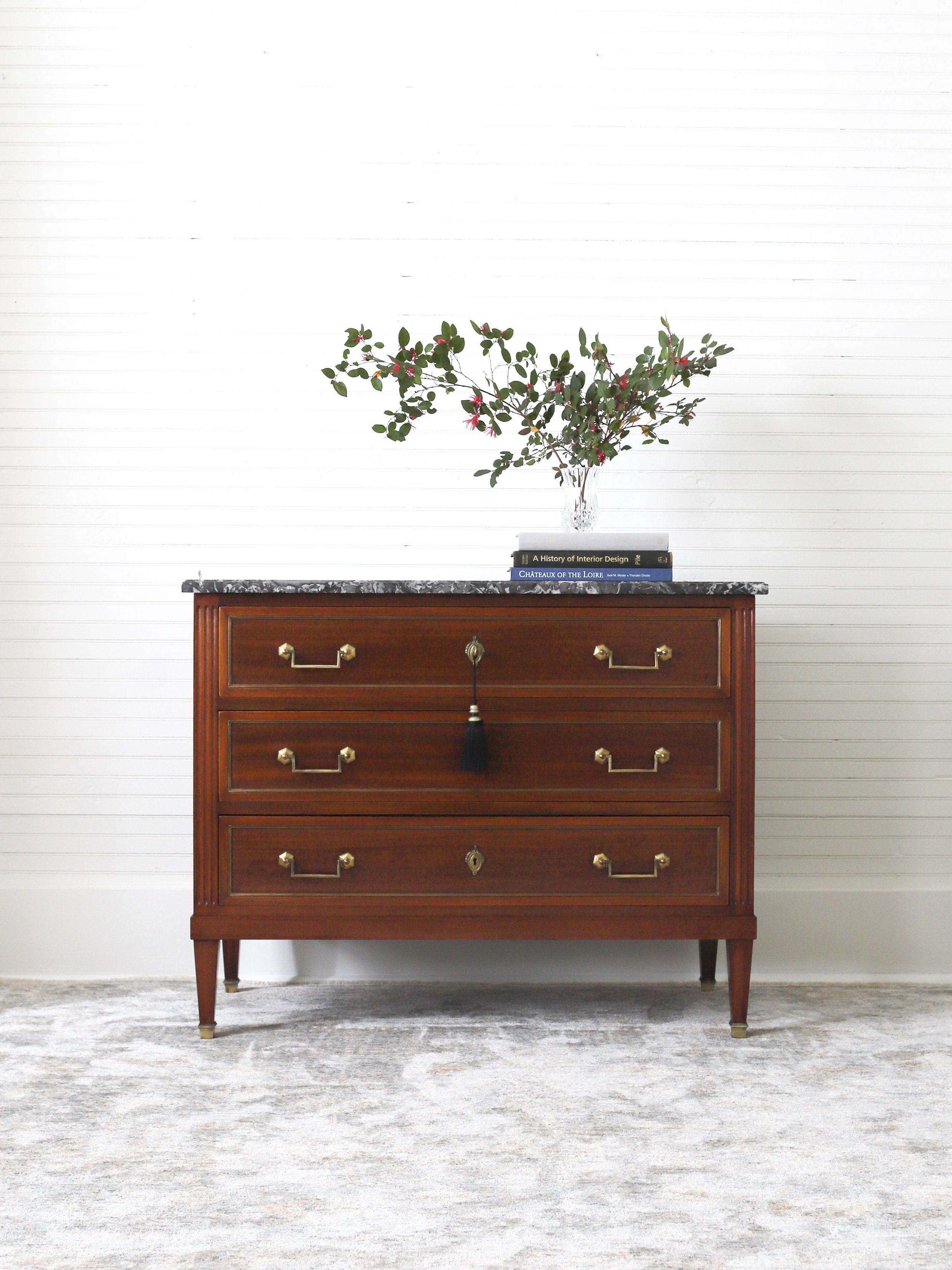 Louis XVI Commode 2nd edit-11.jpg