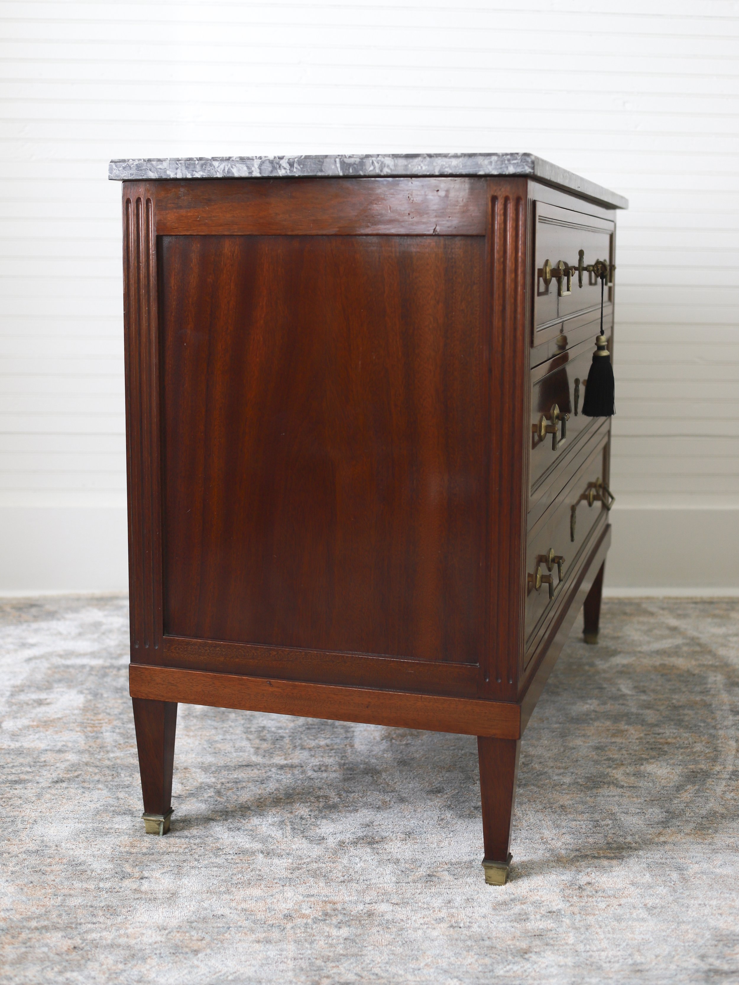 Louis XVI Commode 2nd edit-02.jpg