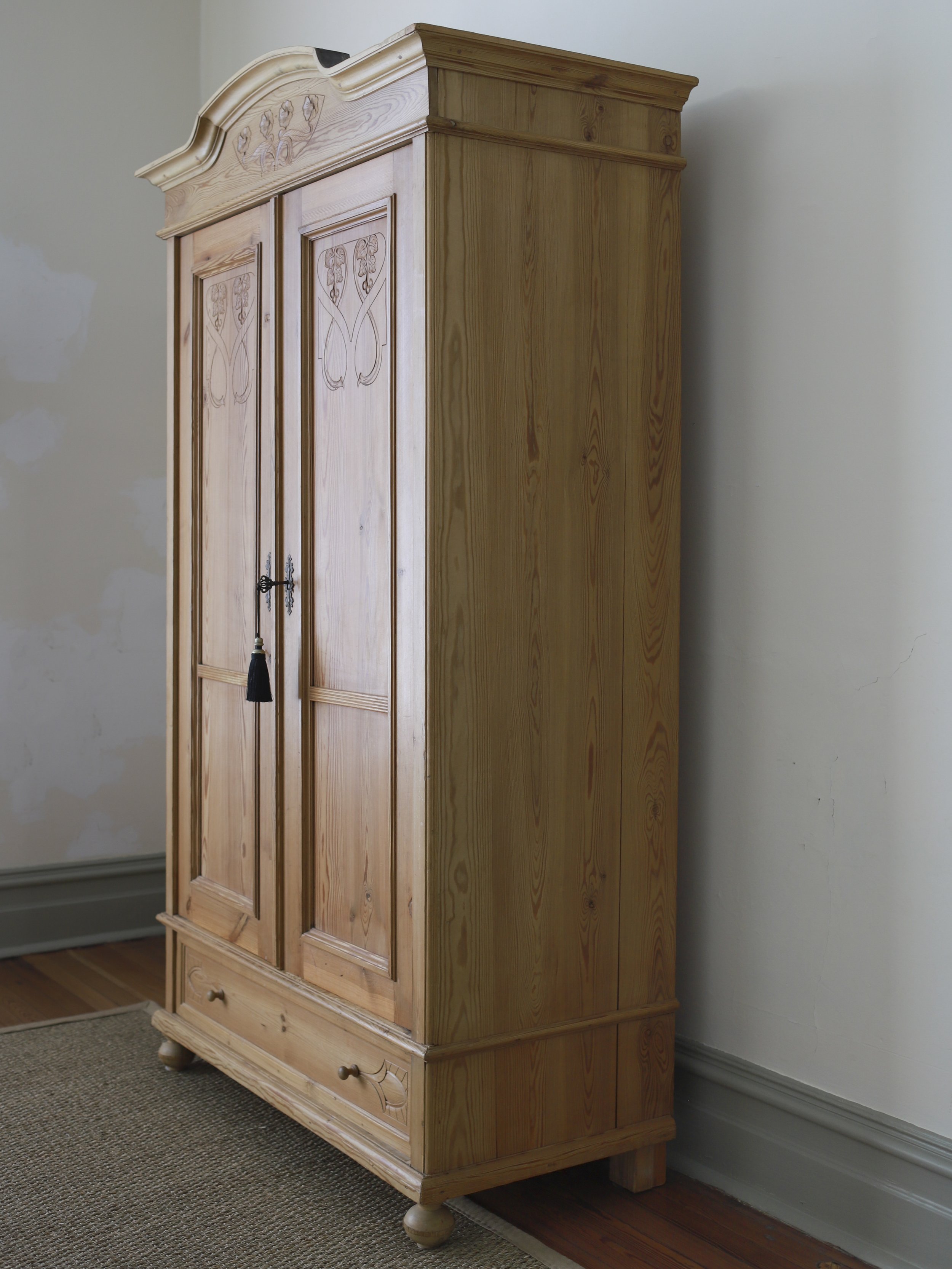 Pine Art Nouveau Wardrobe 2-01.jpg