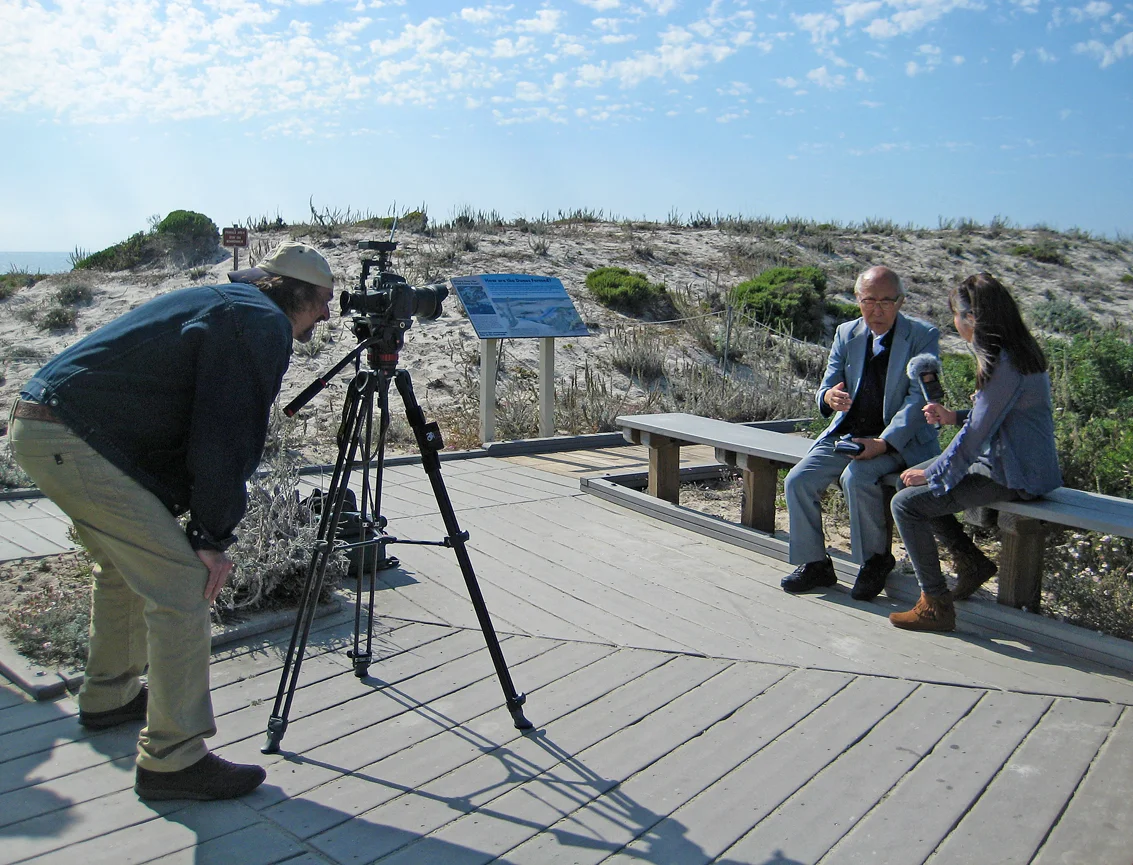 Alan Pizzarelli filming Donna Beaver in conversation with Dr. Arima at the Fifth Haiku Pacific Rim Conference, September 2012. Photo by Fay Aoyagi. Watch the video with Dr. Arima .