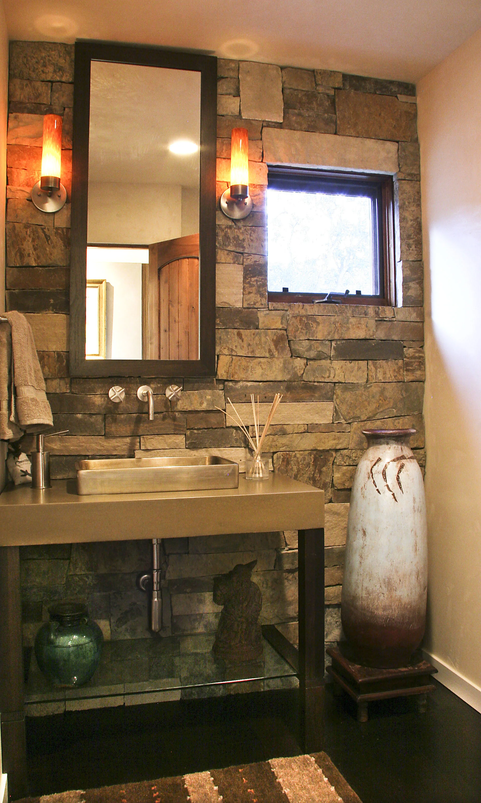 Bathroom_1.JPG