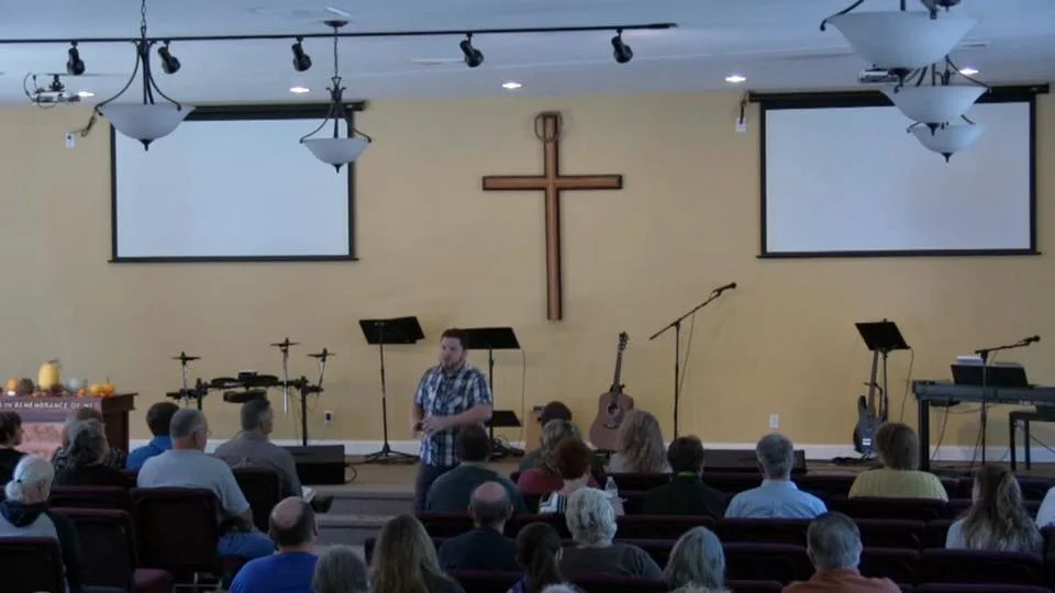 Denver Thompson in church2.jpg