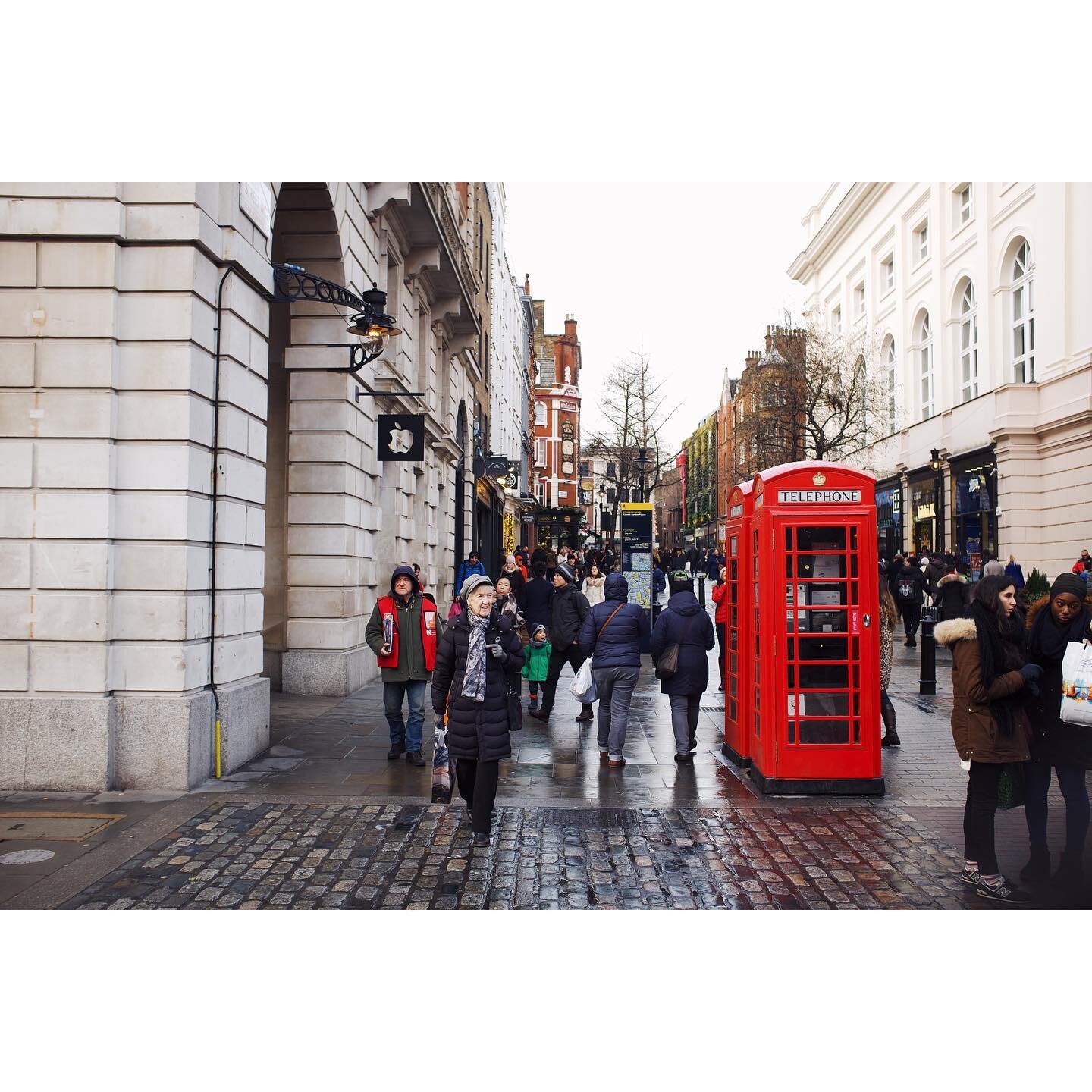 Random snippets of London, BC 

*Before Covid

#fujifilm #fujifilmx100t #fujifilmx100tuser #london #photography #streetphotography #beforecovid19 #streetphotographer #london🇬🇧 #vsco #vscogirl #people #peopleoflondon #streetsoflondon #streetsoflondo