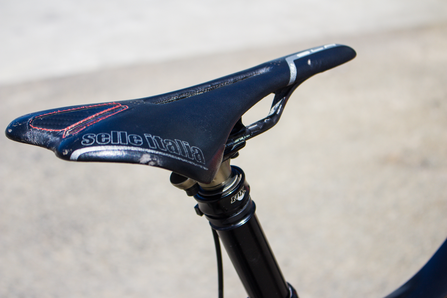 Selle Italia SLR with carbon rails atop the Fox D.O.S.S seat post.