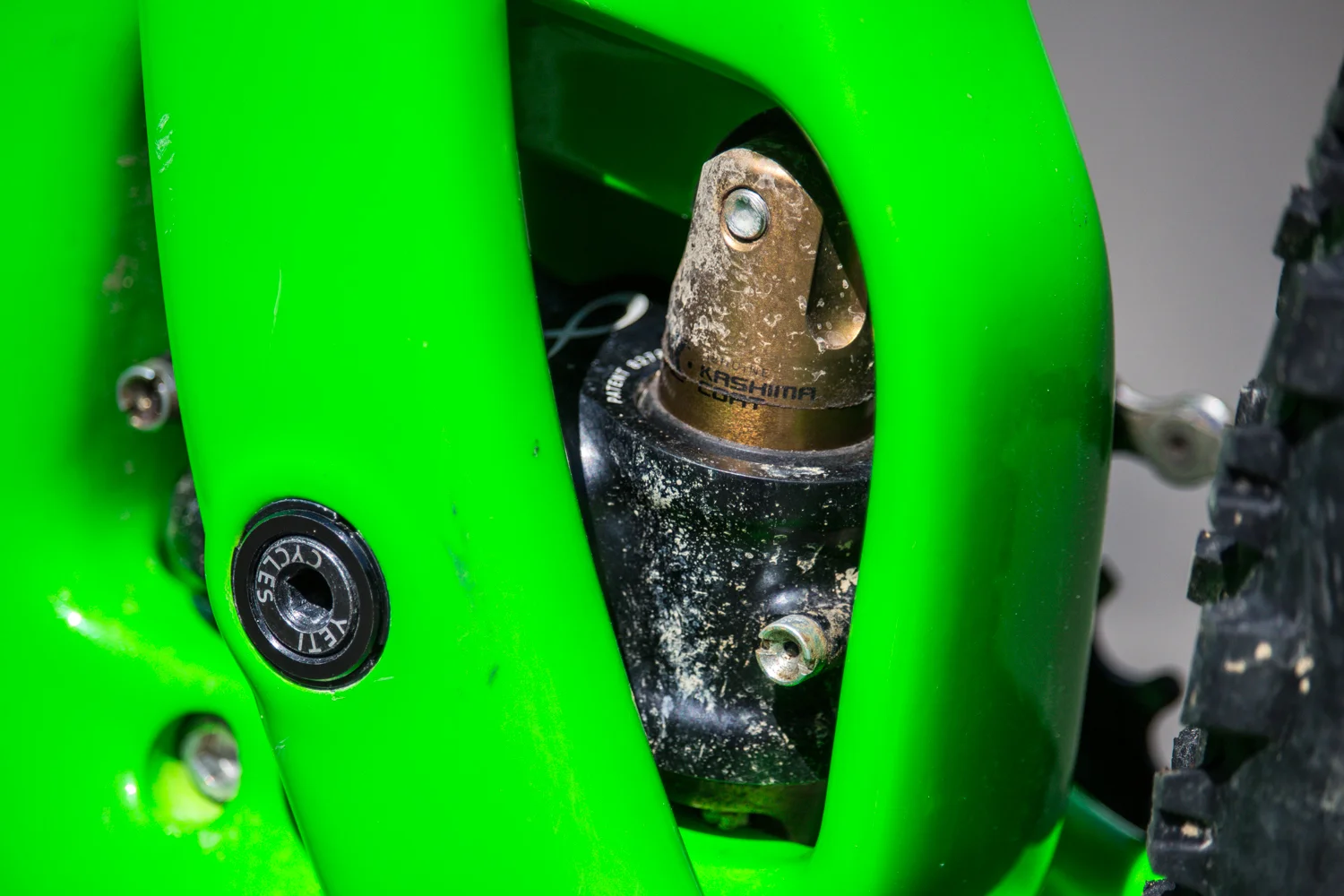 'Switch' technology delivered in part by two mini shocks from Fox.