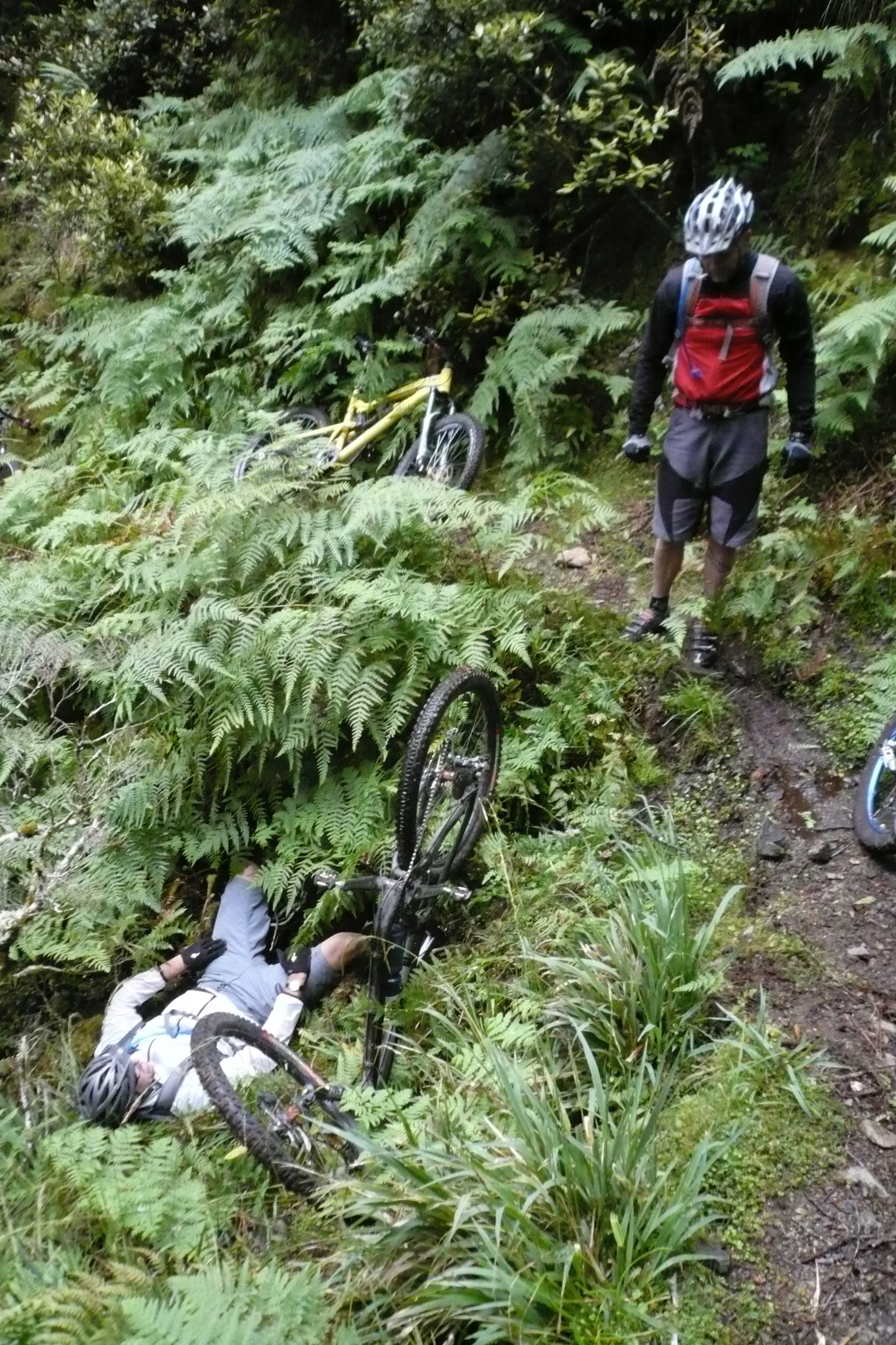 Some muppet falls into a hole at walking pace, Ti Iringa track.