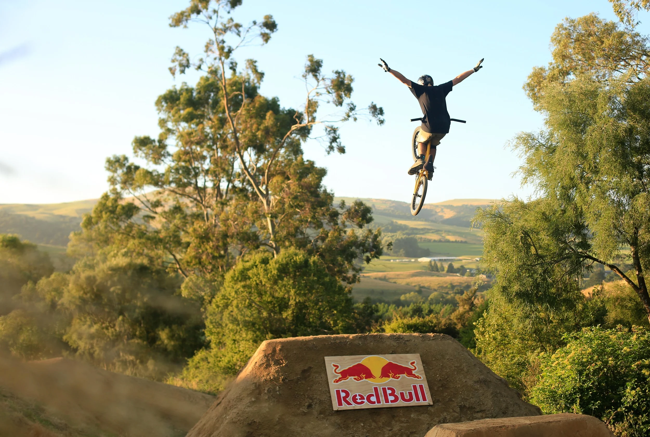Red Bull was the major Sponsor of the event, bringing some of the top BMX riders from around the world to the event, including Mike "Hucker" Clark, Kris Fox and Jayden Leeming. Red Bull also brought long their awesome Hummer with a DJ set-up in the back.