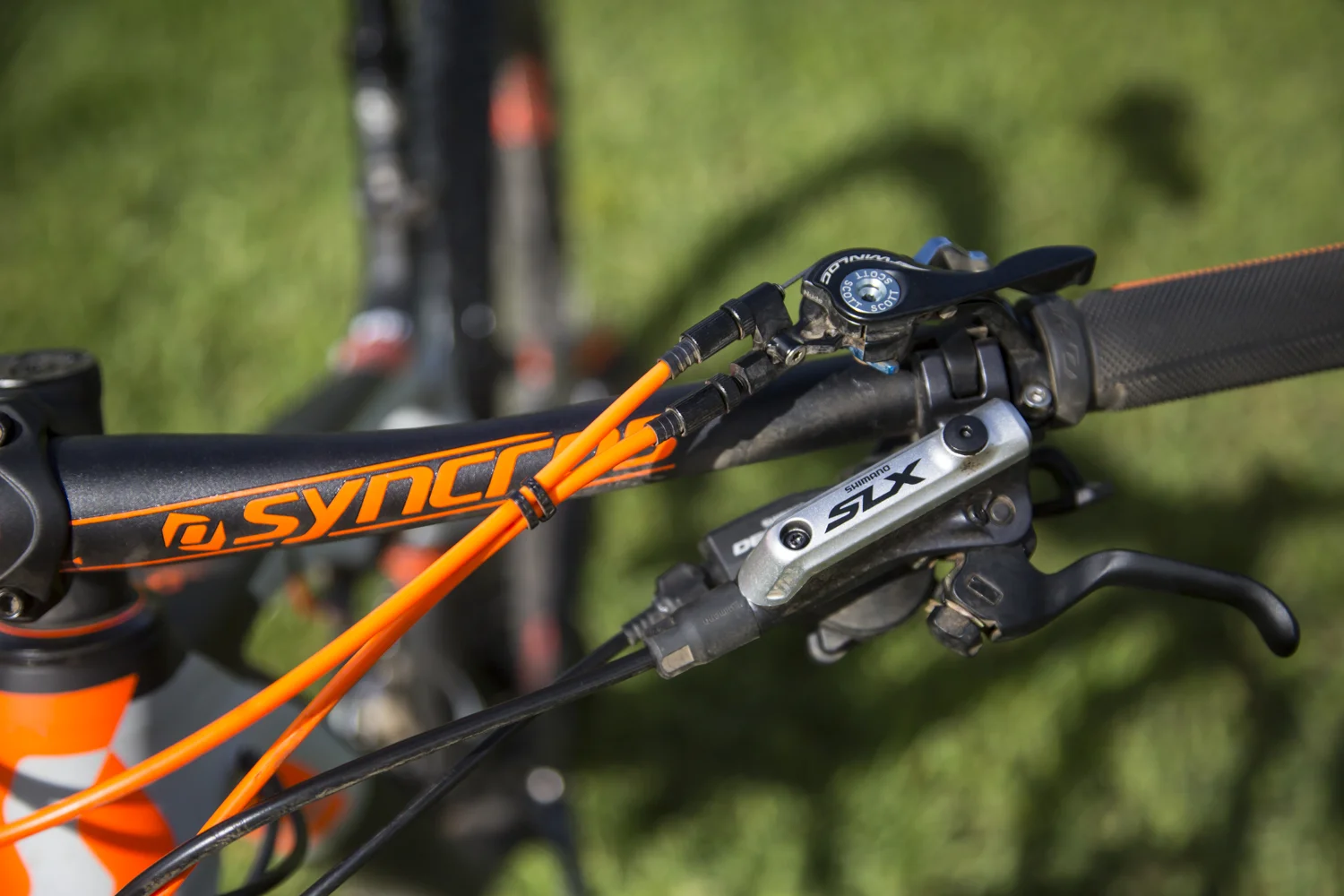 The Scott twinlock remote suspension control