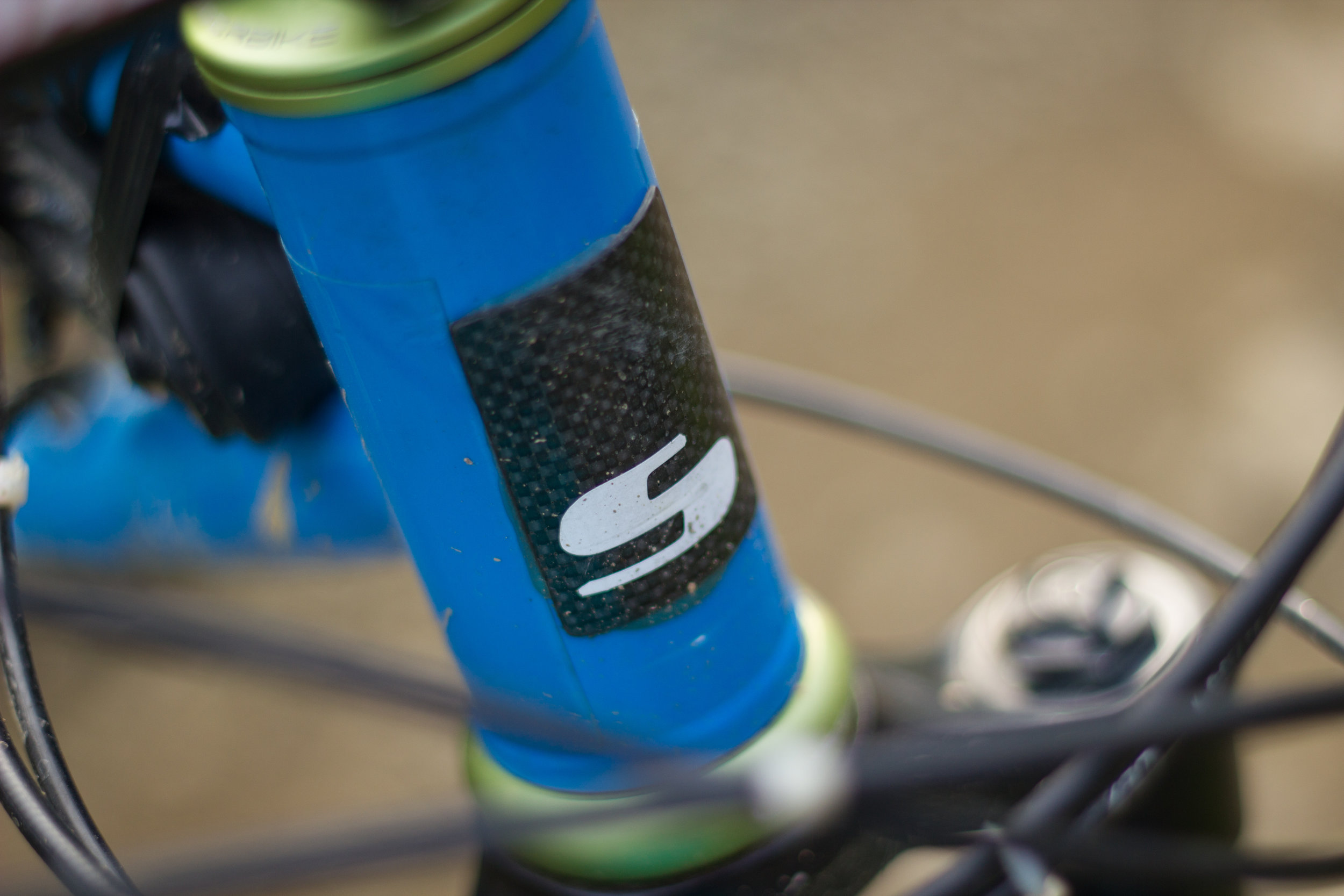 Nice touch, the carbon head badge.