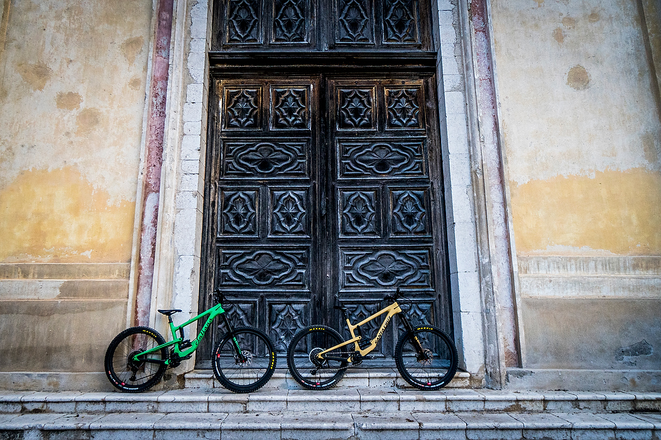 Juliana Strega and Santa Cruz Nomad. Identical except for colour, grips, saddle and shock tune. photo: Sven Martin