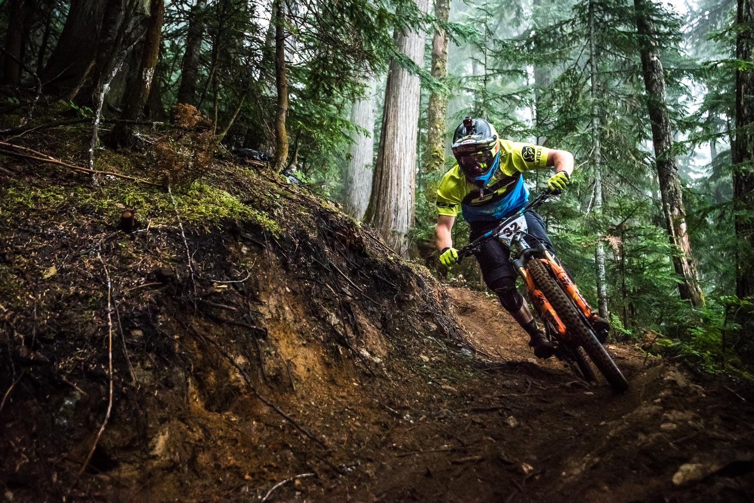 Wyn looking dialled in the loam.