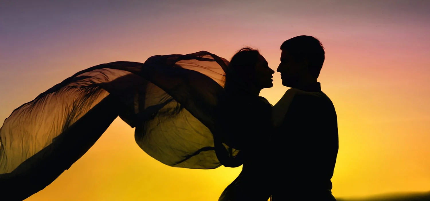 Romance-Couple-Dancing-in-Love-Sunset1.jpg