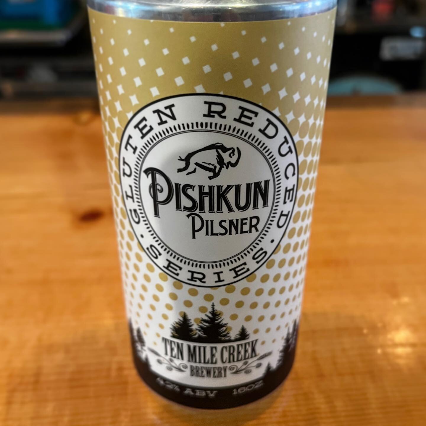 The new Pishkun Pilsner can! Stop in to @tenmilecreekbrewery to pick up some of the Gluten Free Series #beer #brewery #graphicdesign #design #graphicdesigner #designer #illustration #candesign #packagingdesign #helenamt #montana #montanaartist #veter