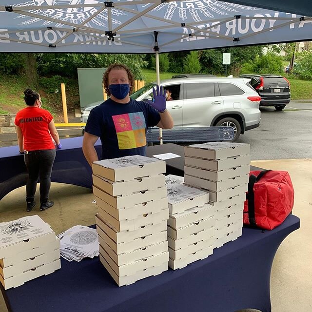 When we launched our 10,000 Pizzas Project in partnership with @artworksnow, we had the goal of distributing 1,000 pizzas a week free of charge to those in our community who needed them the most.
Over the past two months, we've made it 80% of the w