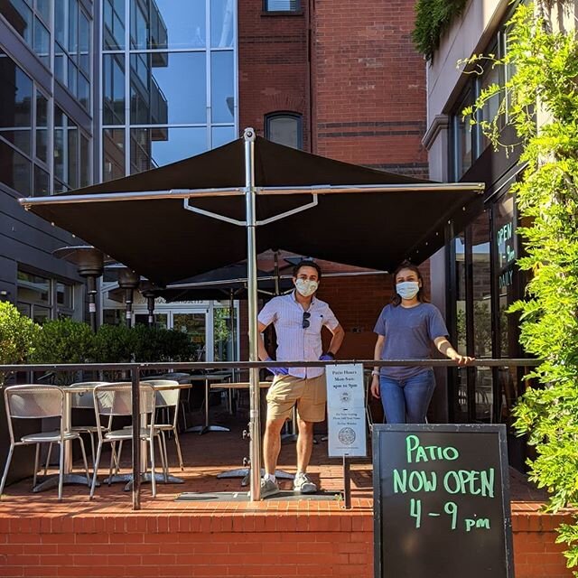 It's official—patio season has begun! Come by our Dupont Circle location from 4-9PM to snag a table and #eatyourpizza 🍕
#drinkyourbeer #aslinbeerco #mustangsallybrewing #peakorganicbrewing #denizensbrewingco
