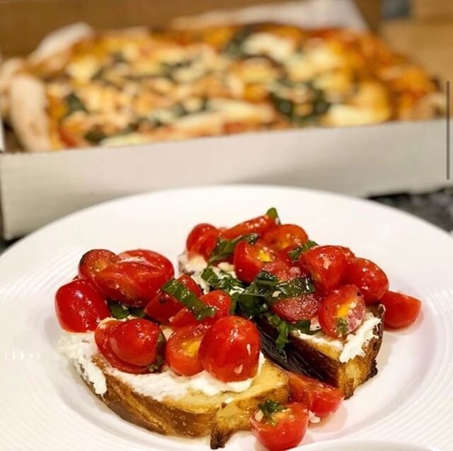 Don't forget to add bruschetta to your weekly pizza order this week! It's one of our favorite menu items & the perfect snack to share while reheating your 🍕
📸: @whatsaraate