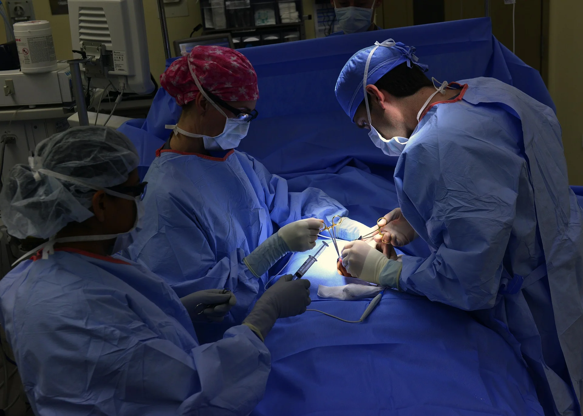 surgery-688378_1920.jpg