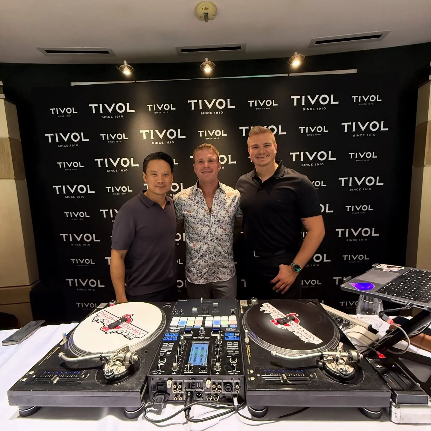 I had the distinct pleasure of entertaining my friends &amp; guests at Tivol for an exclusive David Yurman event with national stylist Travis Ngo!
@katanorikc was to my right preparing fresh hand rolls for guests to enjoy, while @puzzleskccocktails w
