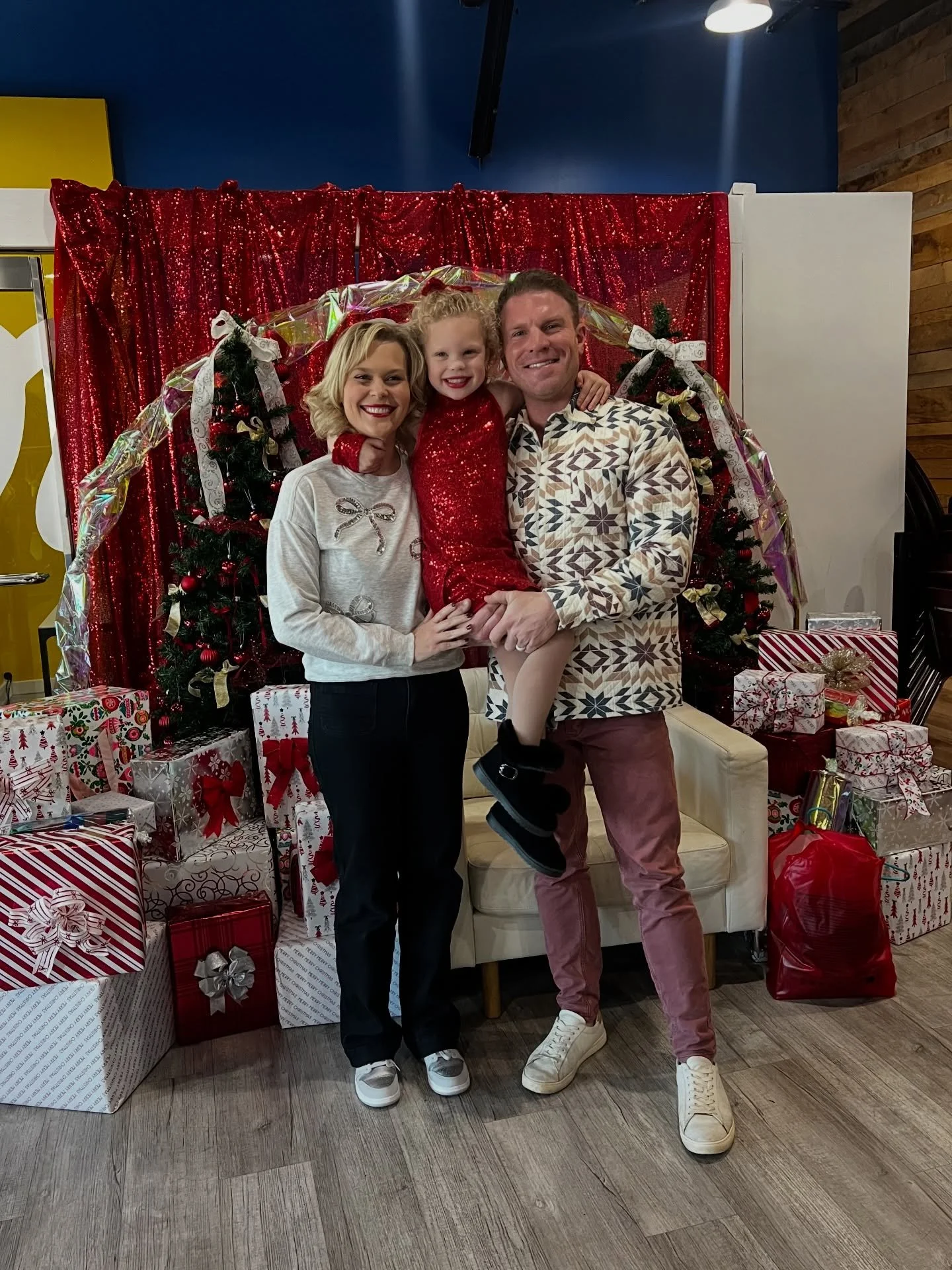 Monroe&rsquo;s first dance recital👯&zwj;♂️🎄 @readysetdancekc 🎅