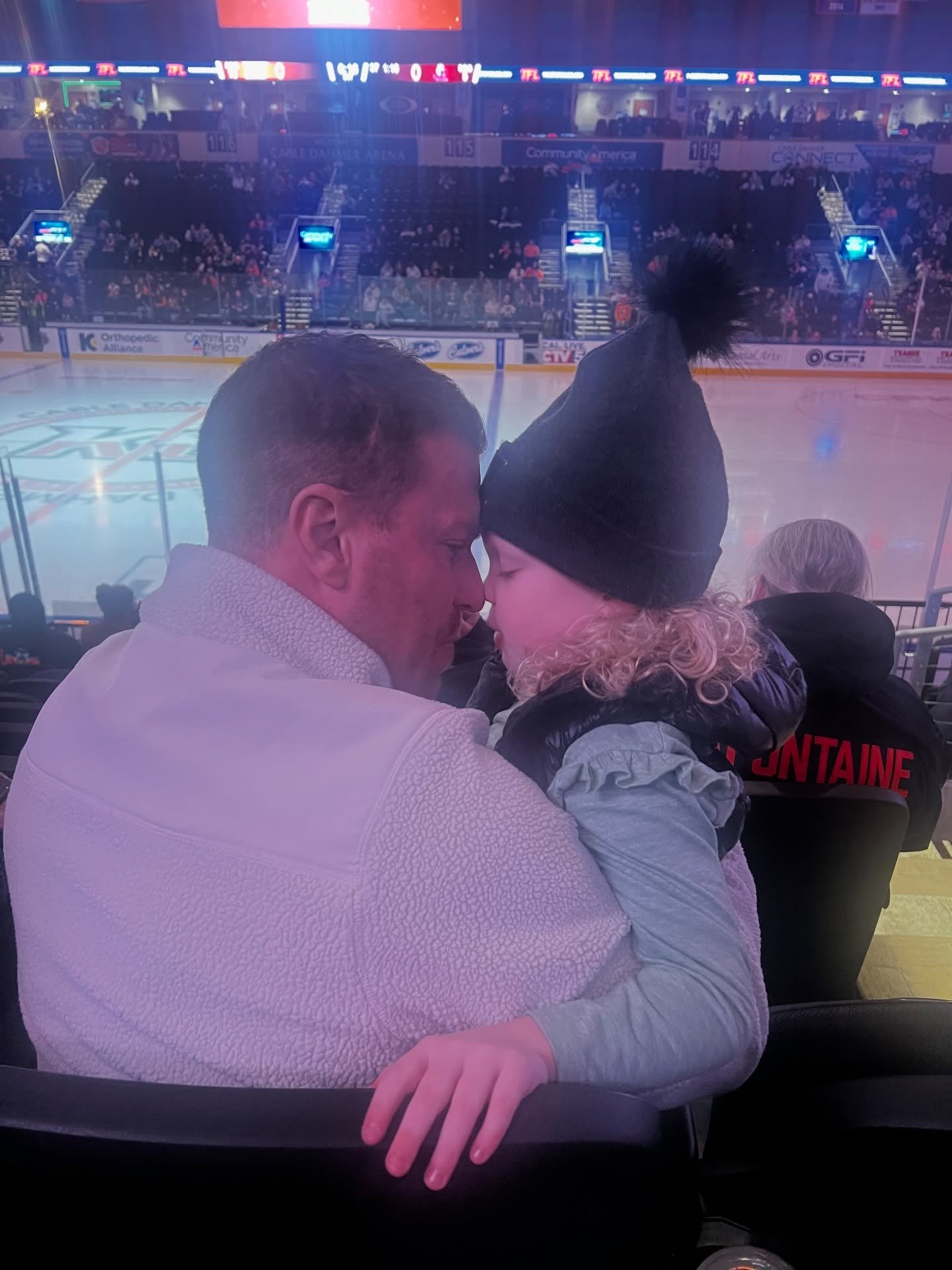 Monroe&rsquo;s first hockey game🏒 @kcmavericks