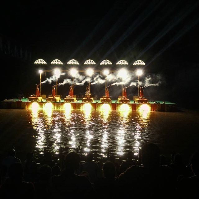 Evening aarti on Godavari River at Rajahmundry.

#nagarnagar
#Godavari #rivers #explore #India #natgeoexplore #andhrapradesh #Rajahmundry #Indiagram #instaclick #IndiaTravels #travel #roadtrip