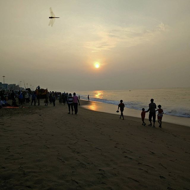 Sunrise sunrise morning in our eyes!
At 5.45 am with throes of people here to get a glimpse of the rising sun. 
#nagarnagar #sunrise #puri #beach #India #natgeoexplore #streetsofindia #_soi #explore #mornings #bayofbengal #odisha #hazy #haze #dragonb