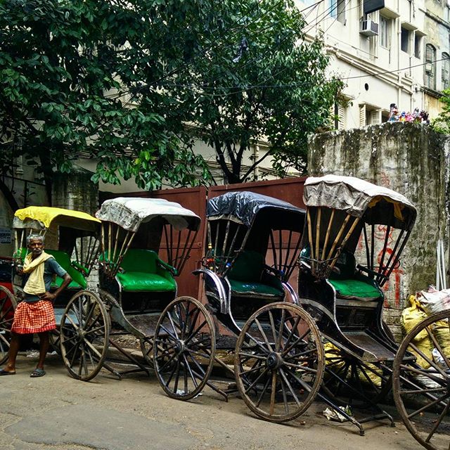 Colors of Kolkata transport 
#nagarnagar #calcutta # transport #retro #streetsofindia #India #travel