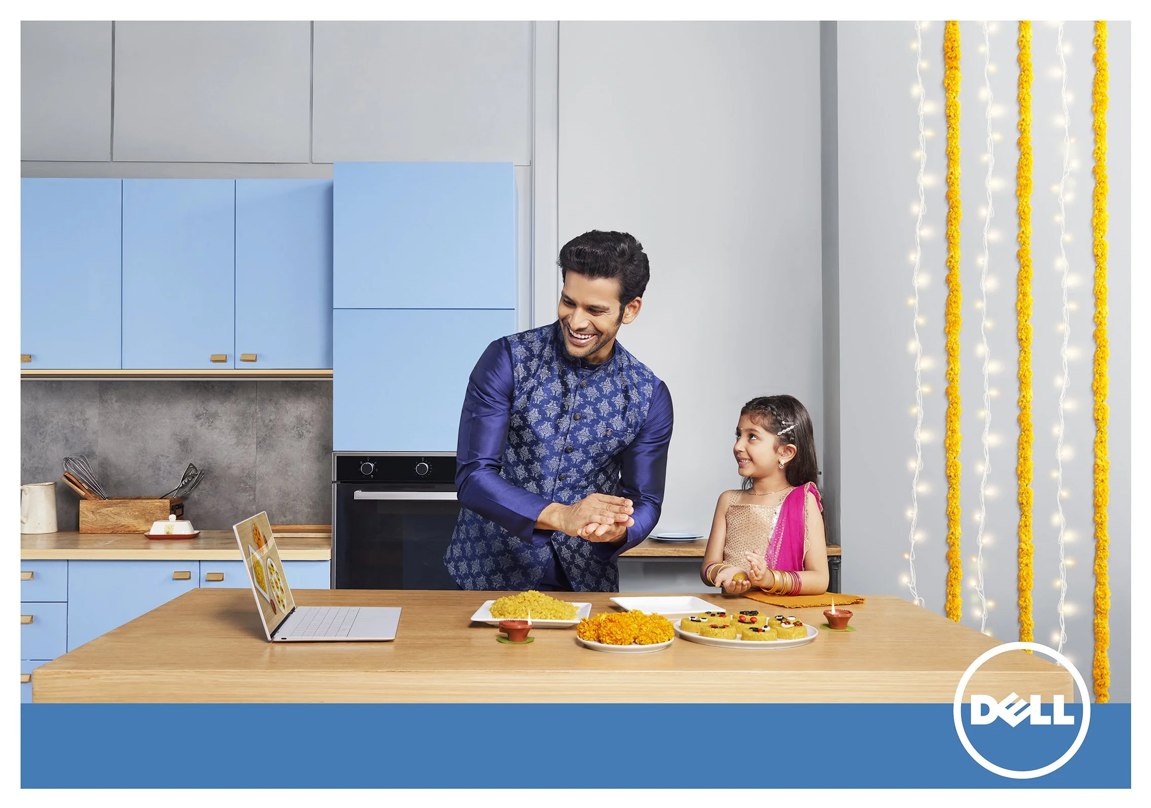 Dell Festive Aug2022 -10090 M Crpd copy Lr.jpg