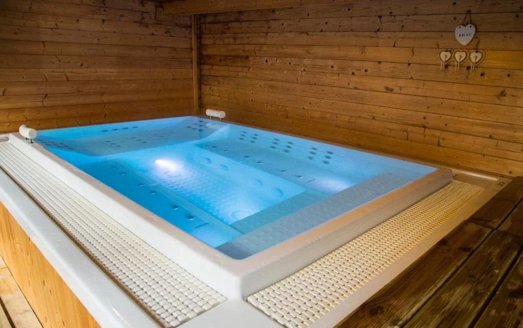 Hot tub no bubbles.JPG