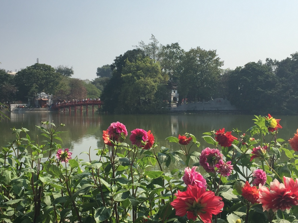  Pretty lake in the historic center of Hanoi. Pretty flowers. 