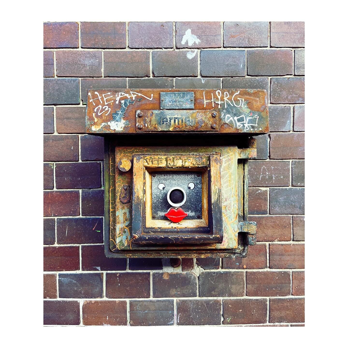 Faces. Host city: #berlin #arena #faces #streetart #art #lips #jan #january #jan2025 #january2025 #winter