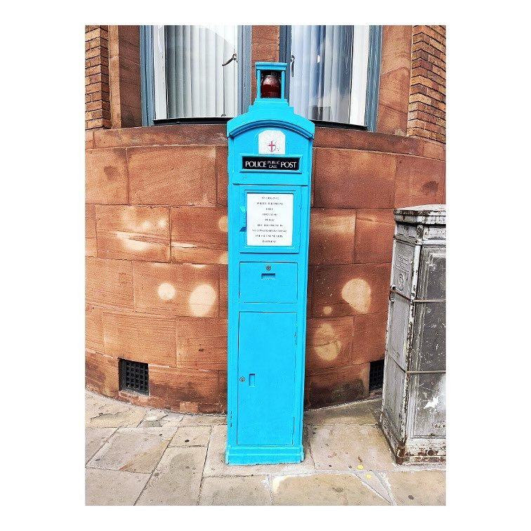 The sound of the police. Host city: #london #police #policephonebox #vintagelondon #vintage #phone #eastlondpn #cityoflondon #icon #bank #spring #april #april25 #april2025 #londongram