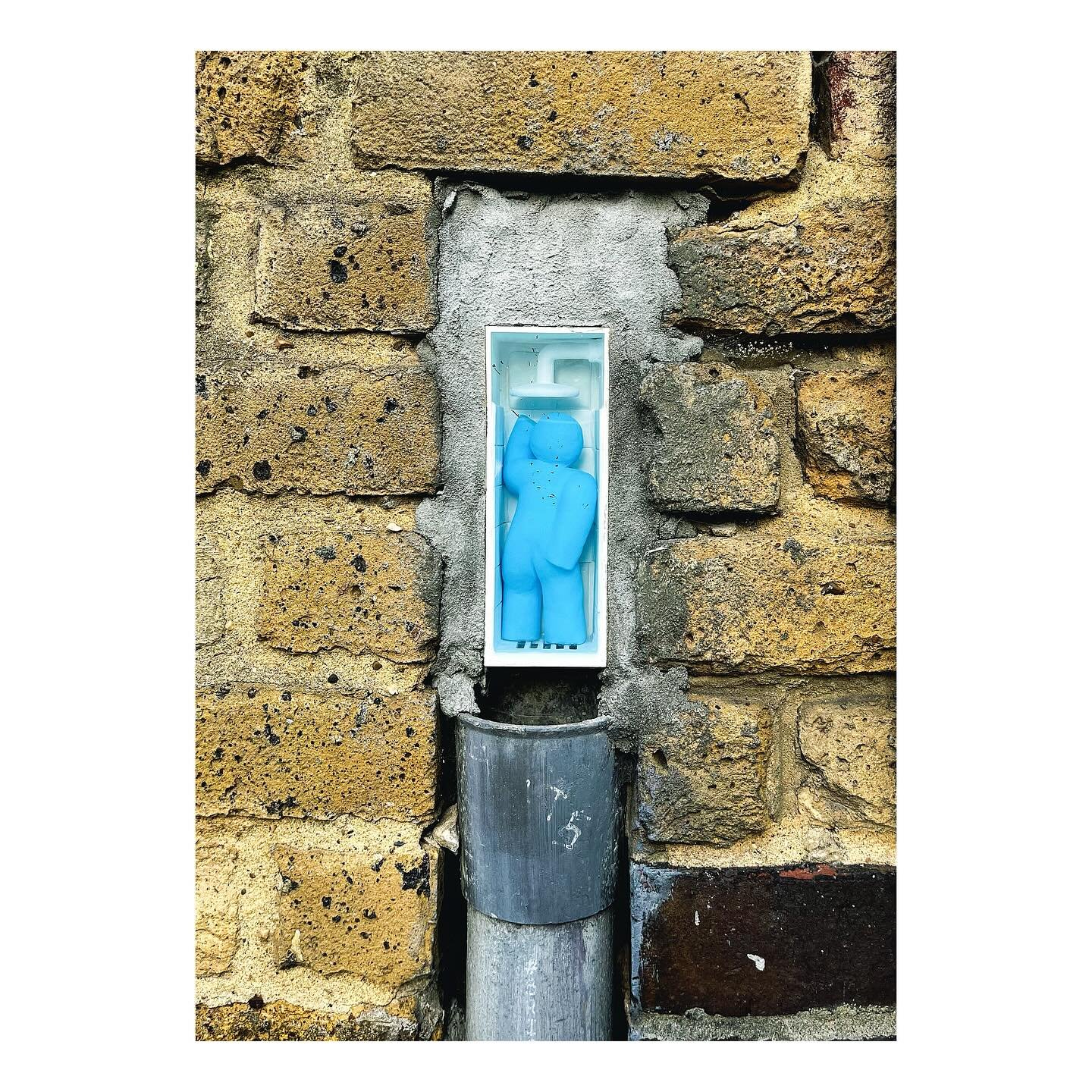The lil guy. Host city: #london #art #streetart #blueman #model #creativity #eastlondon #elondon #hackney #may #may2025 #2025 #spring #londongram