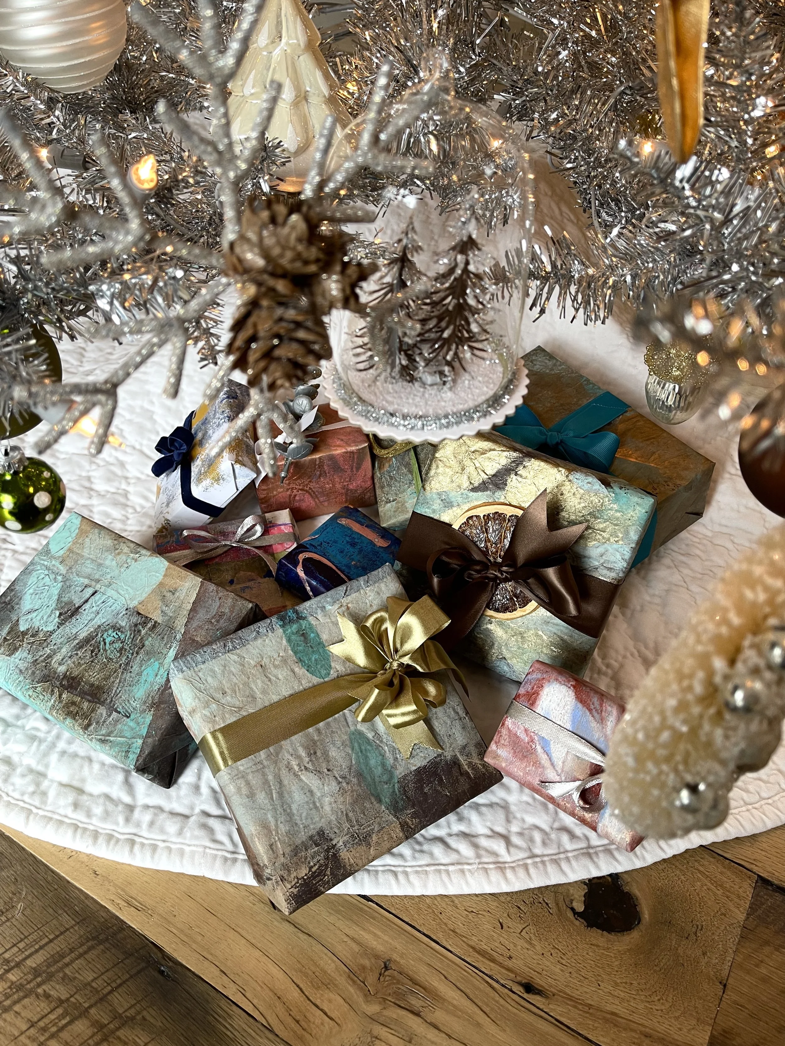 When you bought all your gifts online but forgot to buy wrapping paper...  - Upcycled Wrapping Paper