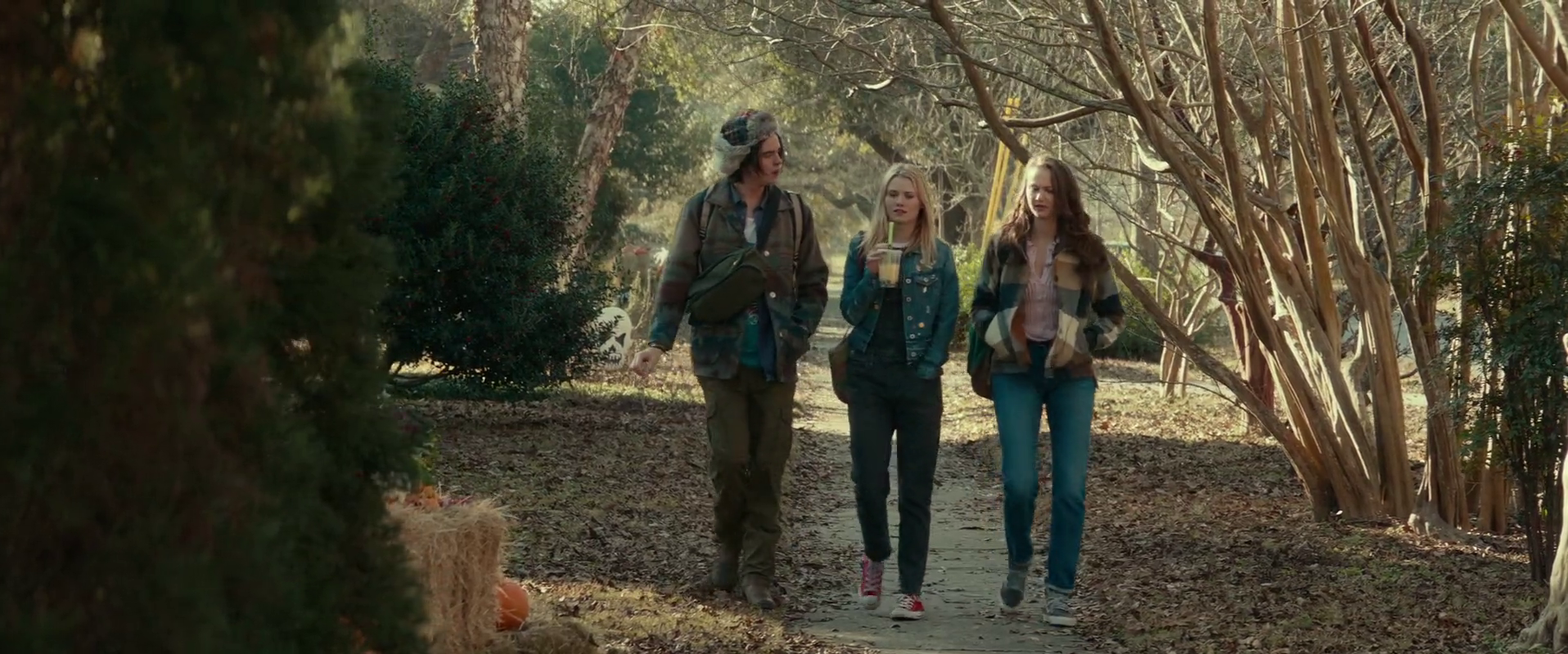 Halloween (2018) Walk To School