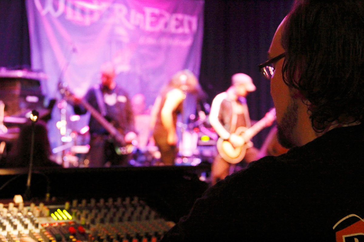 Leon Coolegem (Eigenaar PlayOn Studio, live sound engineer)
