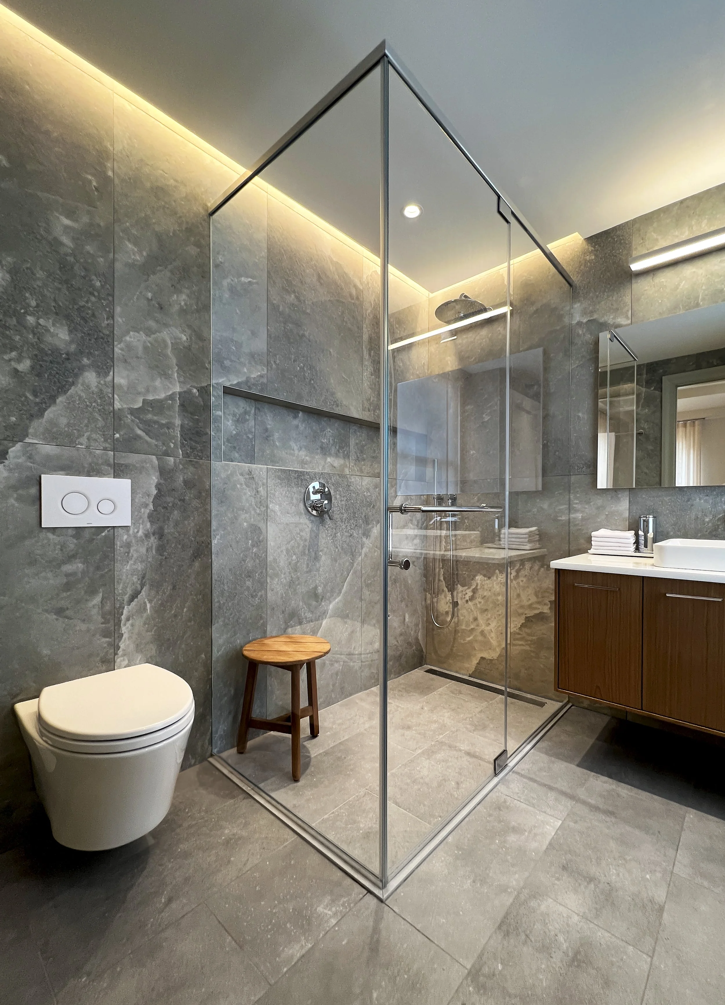 BATHROOM 1.jpg