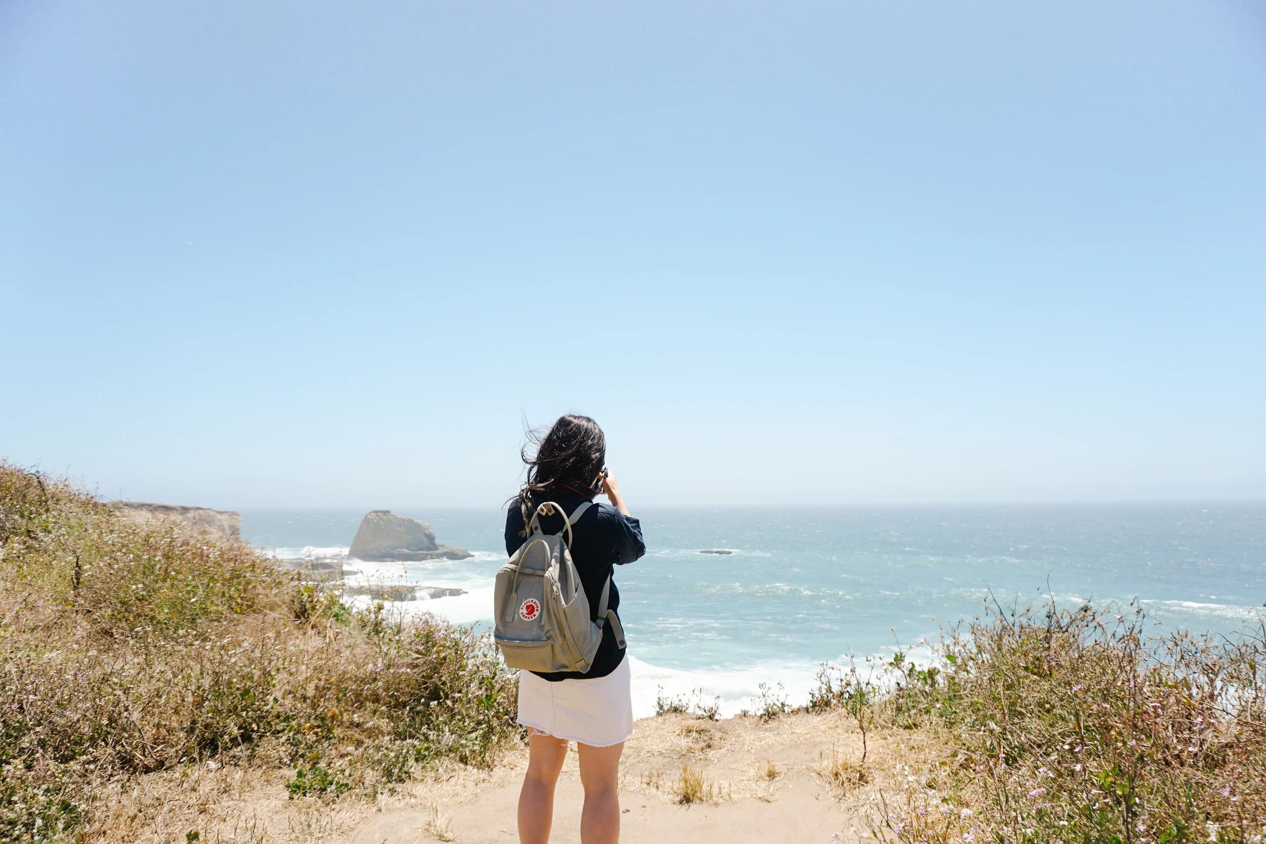 Mariel and the beautiful ocean. P.S. Seeing these pictures makes me want to buy a Kanken backpack! Someone stop me! 