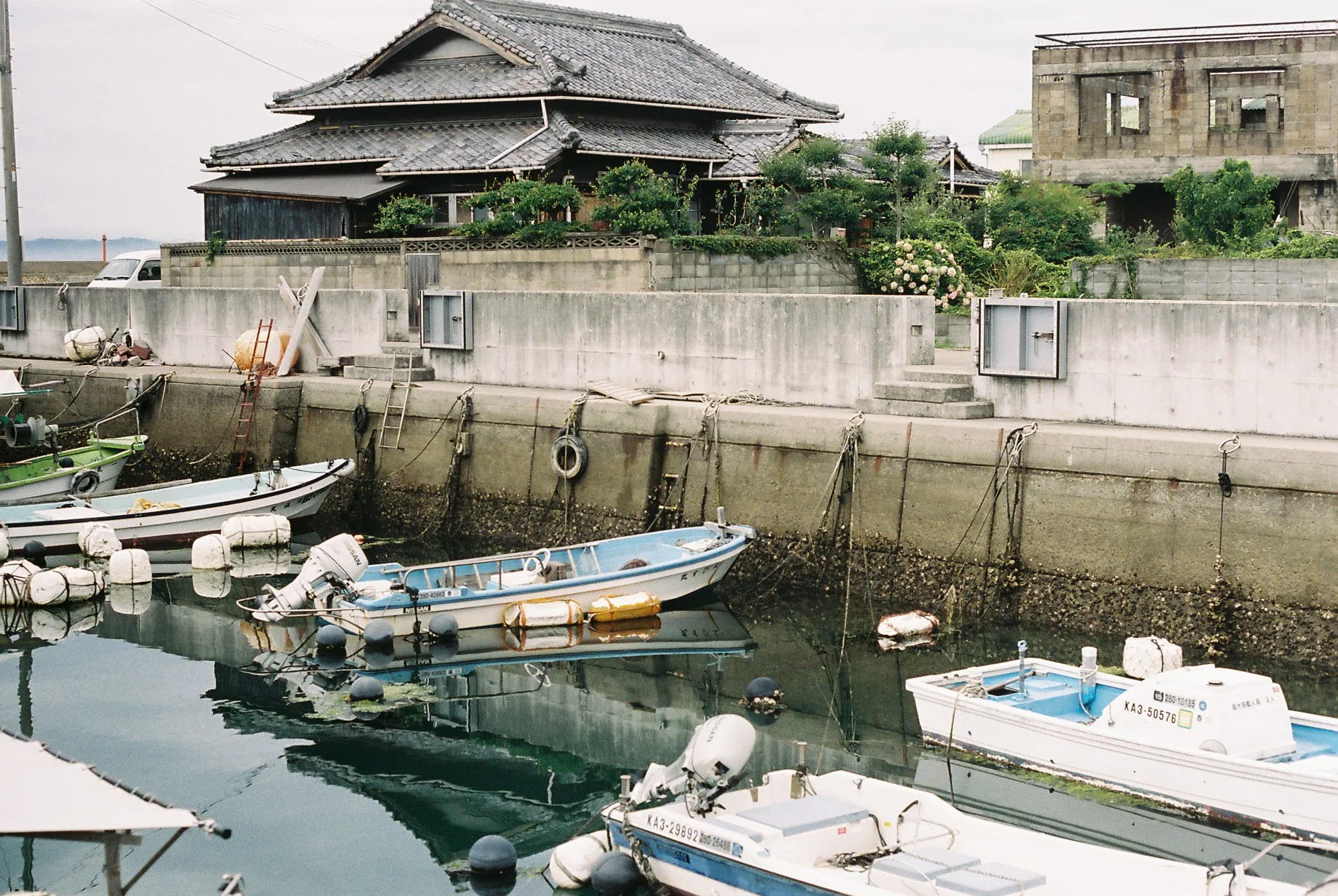 Taken after arriving at Teshima Island. Shot on 35mm Portra 400 film.