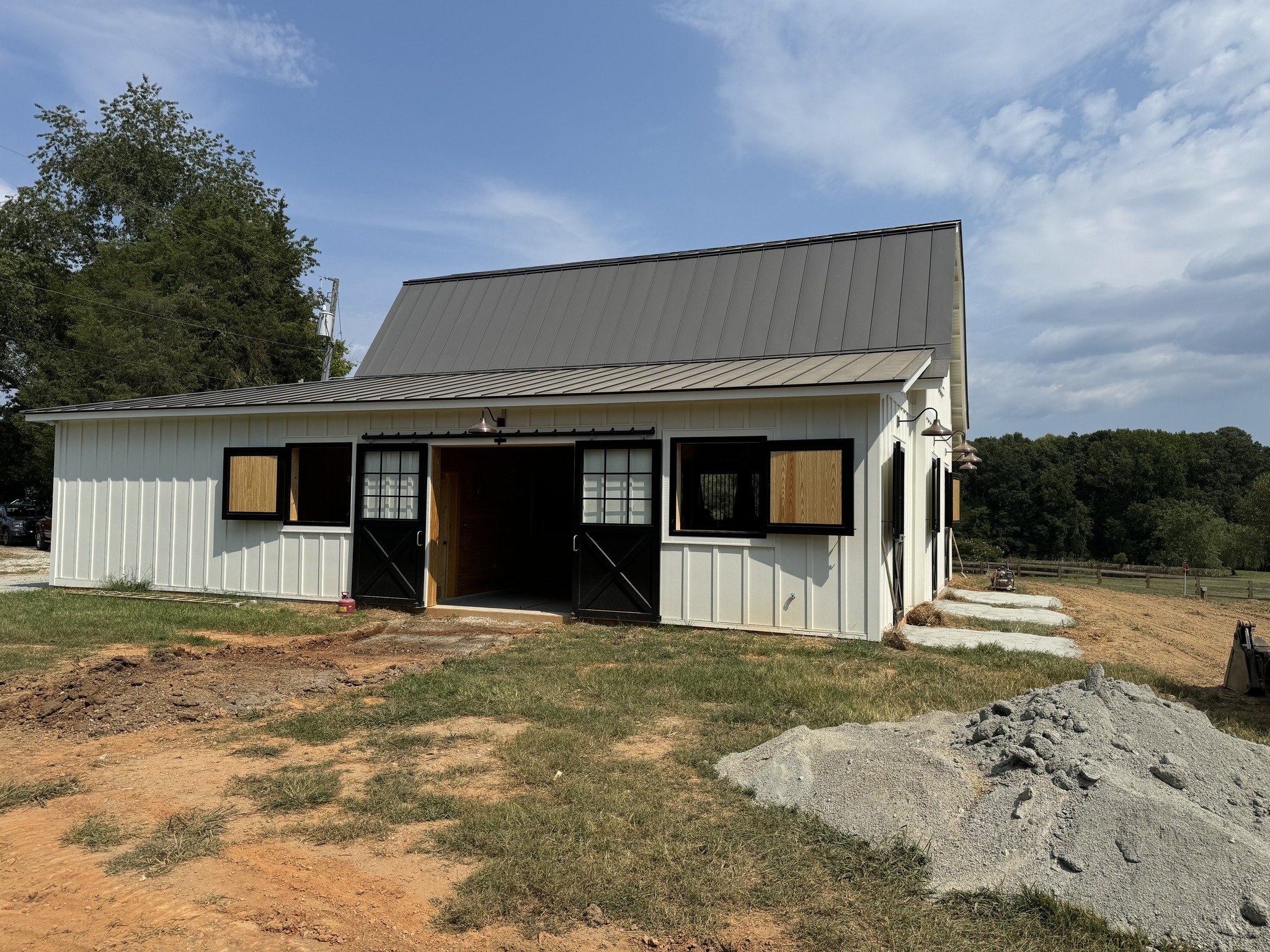 Construction is wrapping up on this gorgeous, well-outfitted stable and barn!

#johannasdesign #johannasdesigngroup #rva #richmond #richmondva #rivercity #architect #architecture #design #architecturephotography #construction