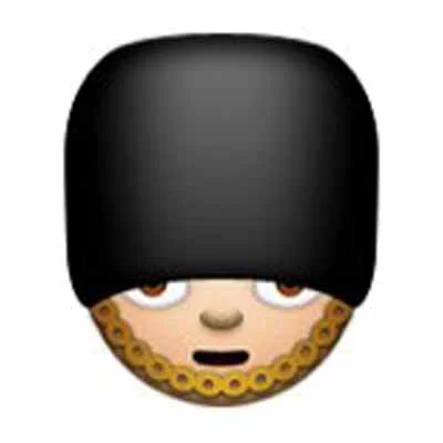Troyes liebstes Emoji „Es ist ein bisschen peinlich: Ich dachte, das ist ein Mann mit Kapuze, der sich schämt. Alle müssen das jetzt verstehen, wir tun einfach so, als sei das nicht der Typ vom Buckingham Palace.“