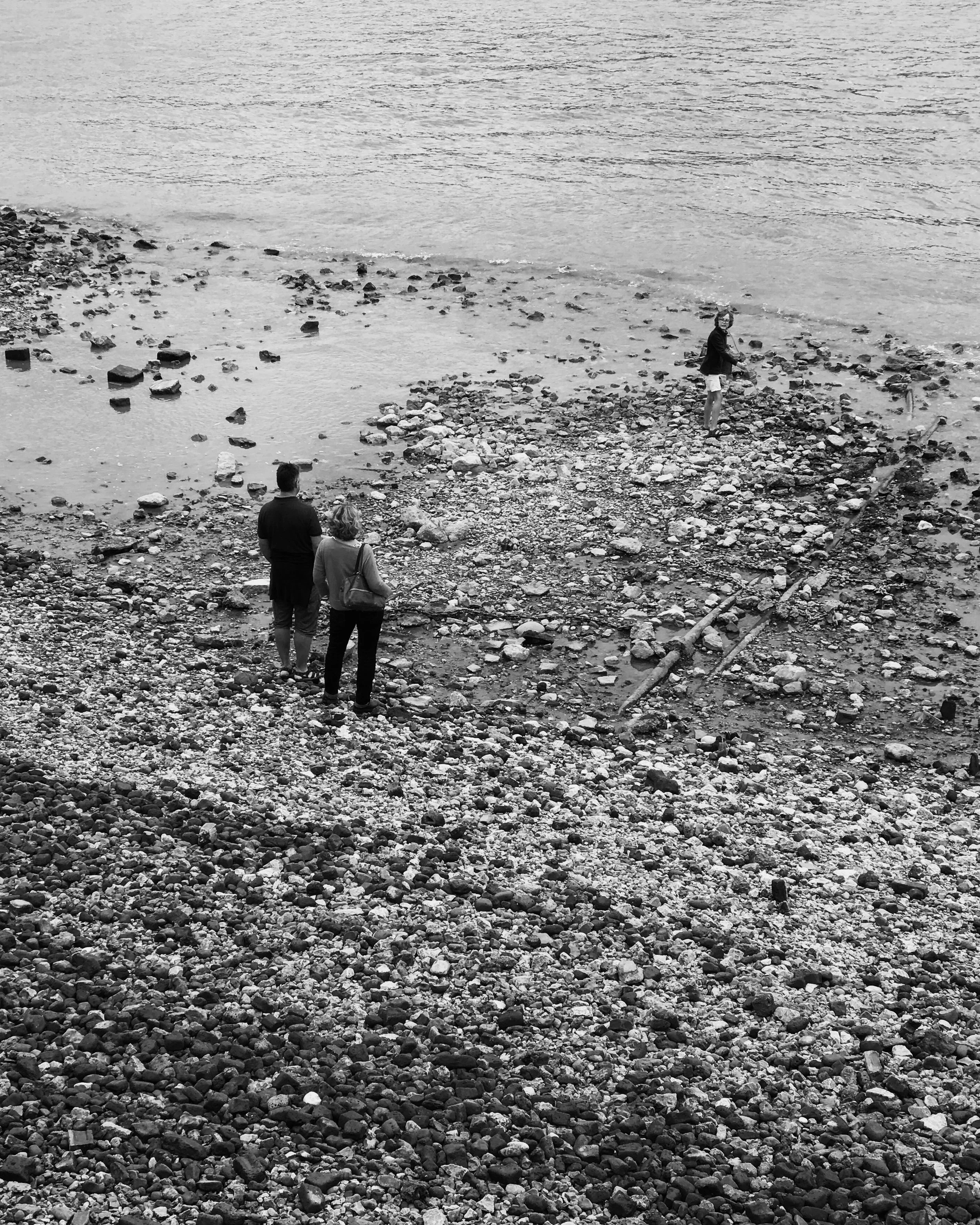 Kid_Parents_Thames_London.jpg